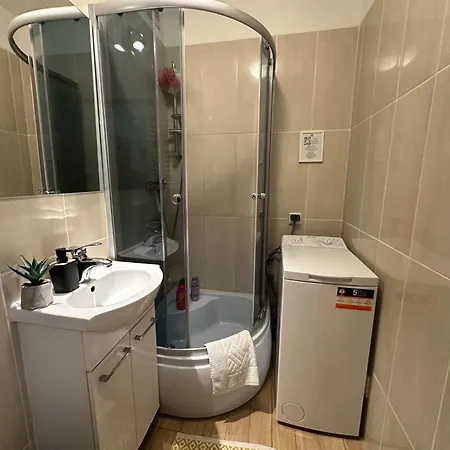 Centrum Stanislawa Moniuszki10 Parking Варшава