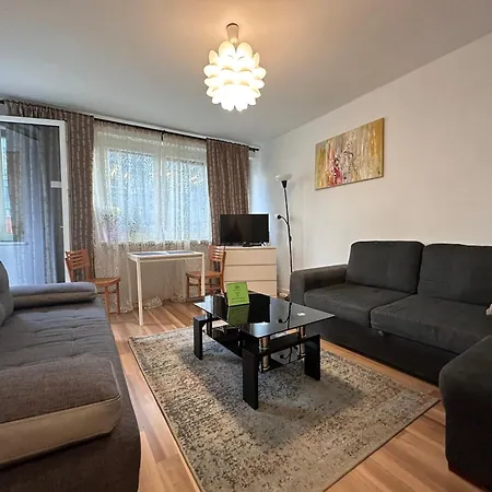 Centrum Stanislawa Moniuszki10 Parking Варшава