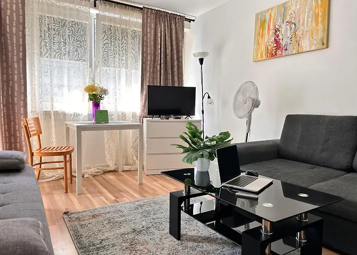 Centrum Stanislawa Moniuszki10 Parking شقة *