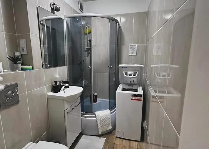 Centrum Stanislawa Moniuszki10 Parking * وارسو