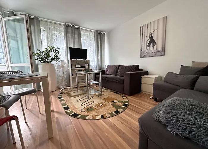 Centrum Stanislawa Moniuszki10 Parking شقة